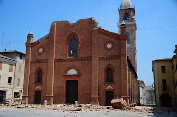 la-cattedrale-di-mirandola-distrutta