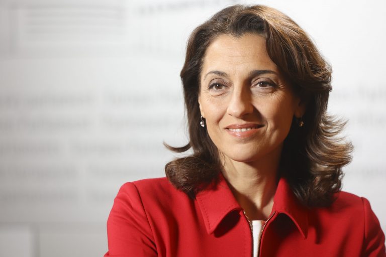 EP-137871A_Tinagli_portrait